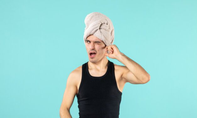 4 Skuteczne Sposoby Na To, Jak Usunąć Wodę Z Ucha